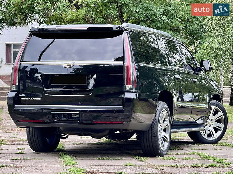 Внедорожник / Кроссовер Cadillac Escalade 2016 в Киеве