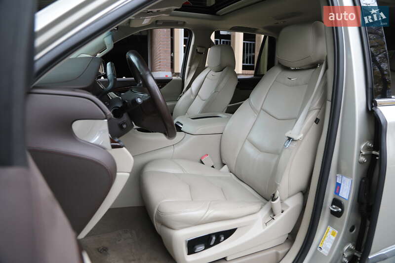 Внедорожник / Кроссовер Cadillac Escalade 2014 в Харькове