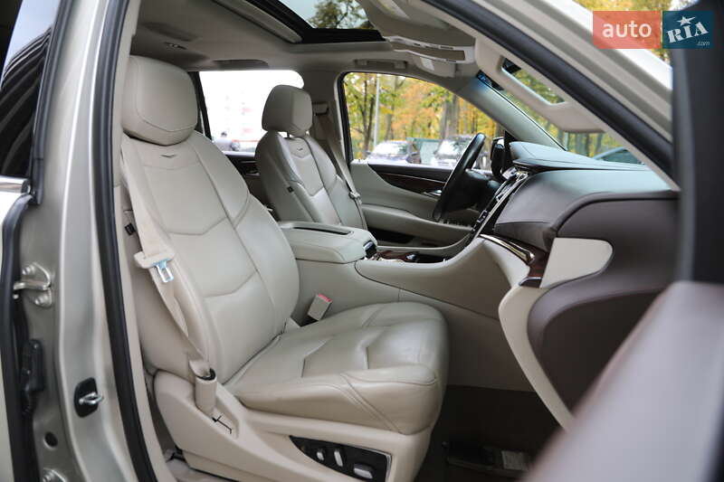 Внедорожник / Кроссовер Cadillac Escalade 2014 в Харькове