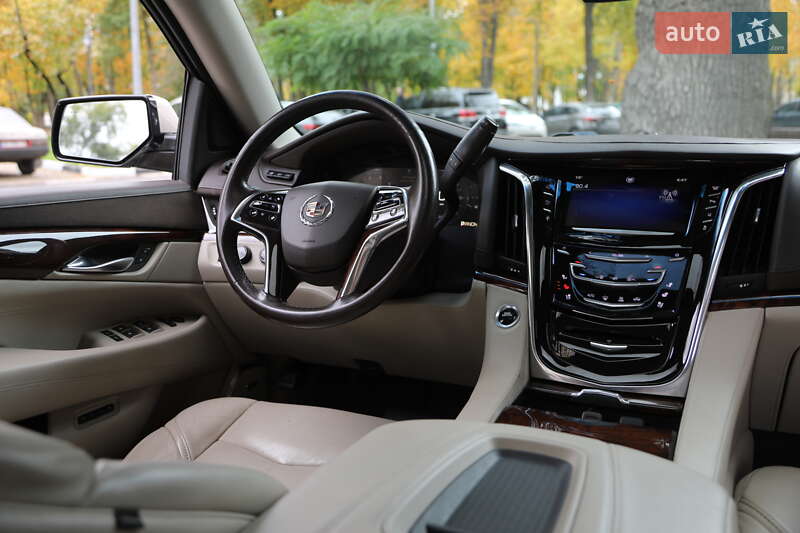 Внедорожник / Кроссовер Cadillac Escalade 2014 в Харькове