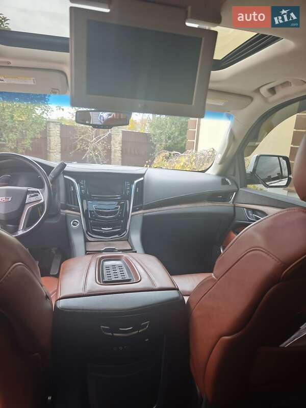 Позашляховик / Кросовер Cadillac Escalade 2016 в Хмельницькому