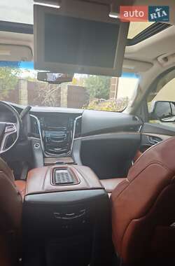 Позашляховик / Кросовер Cadillac Escalade 2016 в 