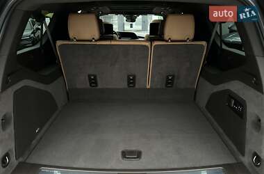 Позашляховик / Кросовер Cadillac Escalade 2021 в 