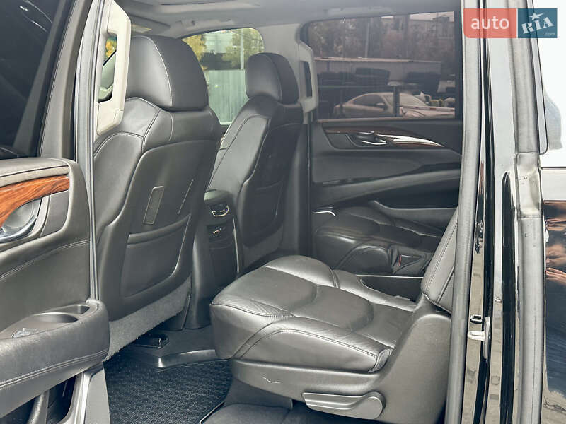 Внедорожник / Кроссовер Cadillac Escalade 2016 в Киеве фото 19 Внедорожник / Кроссовер Cadillac Escalade 2016 в Киеве