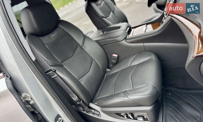 Позашляховик / Кросовер Cadillac Escalade 2016 в Києві фото 37 Позашляховик / Кросовер Cadillac Escalade 2016 в Києві