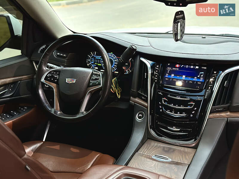 Позашляховик / Кросовер Cadillac Escalade 2016 в Тернополі фото 40 Позашляховик / Кросовер Cadillac Escalade 2016 в Тернополі