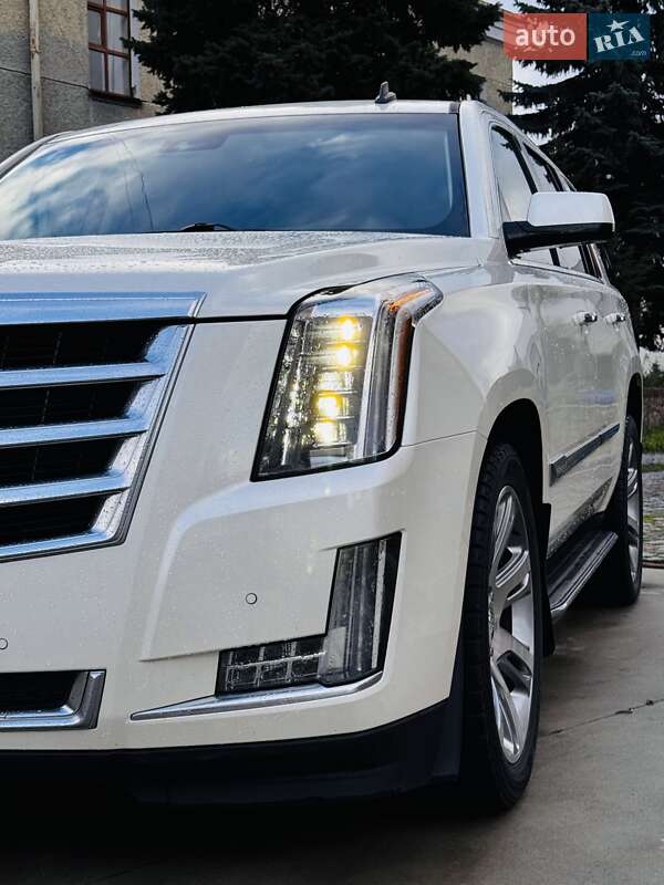 Внедорожник / Кроссовер Cadillac Escalade 2014 в Коростене