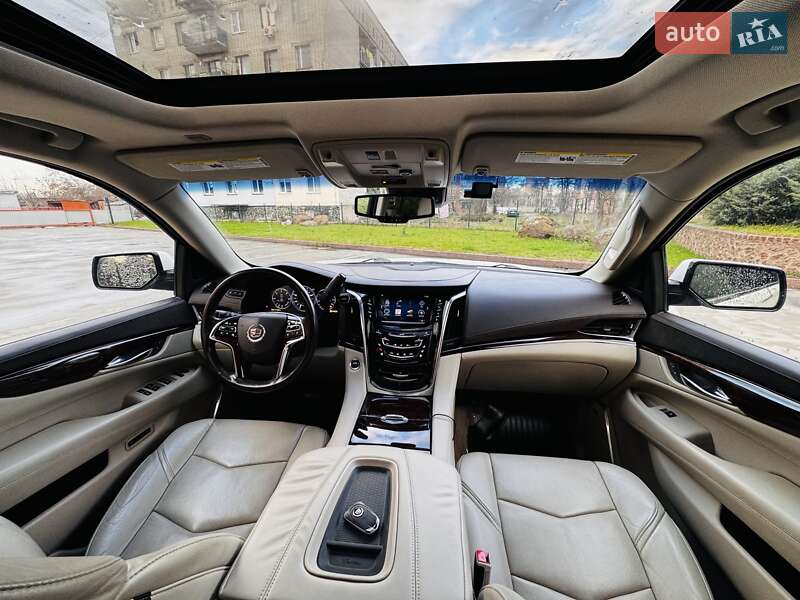 Внедорожник / Кроссовер Cadillac Escalade 2014 в Коростене