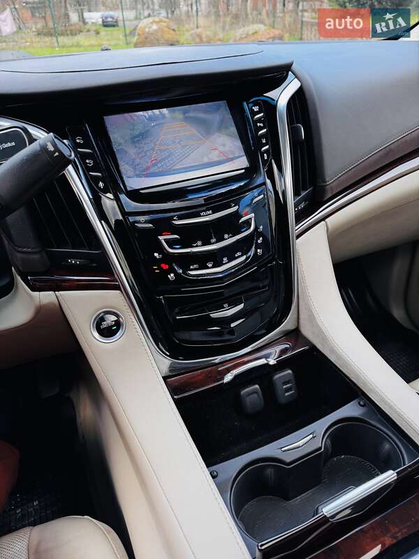Внедорожник / Кроссовер Cadillac Escalade 2014 в Коростене
