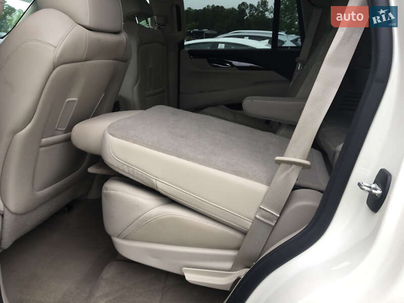 Внедорожник / Кроссовер Cadillac Escalade 2014 в Коростене