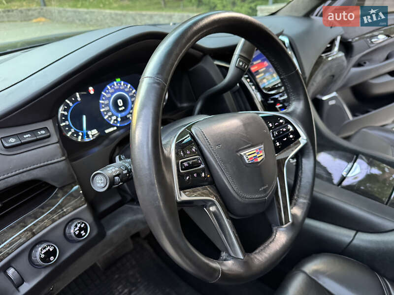 Внедорожник / Кроссовер Cadillac Escalade 2016 в Хмельницком