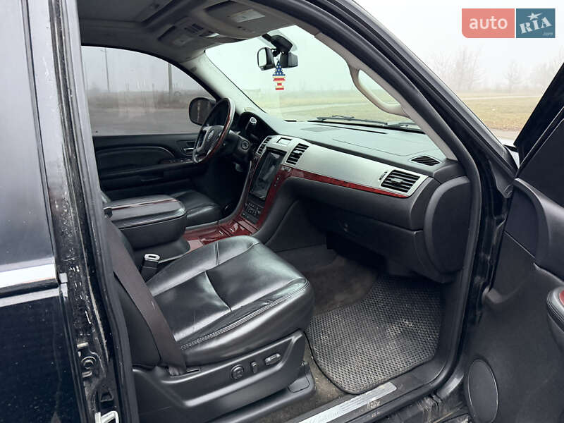 Позашляховик / Кросовер Cadillac Escalade 2007 в Умані фото 22 Позашляховик / Кросовер Cadillac Escalade 2007 в Умані