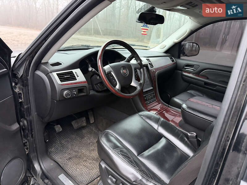 Позашляховик / Кросовер Cadillac Escalade 2007 в Умані фото 30 Позашляховик / Кросовер Cadillac Escalade 2007 в Умані