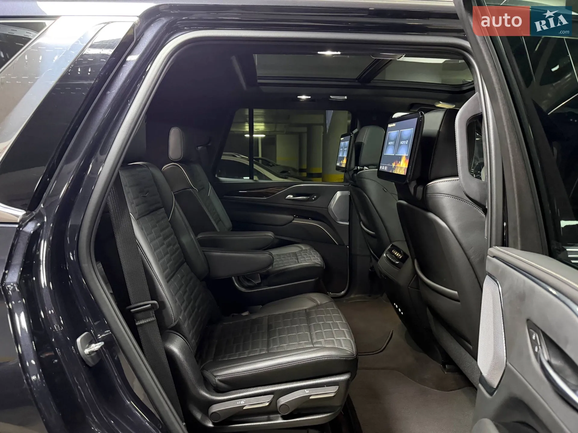 2022 Cadillac Escalade - мініатюра 79