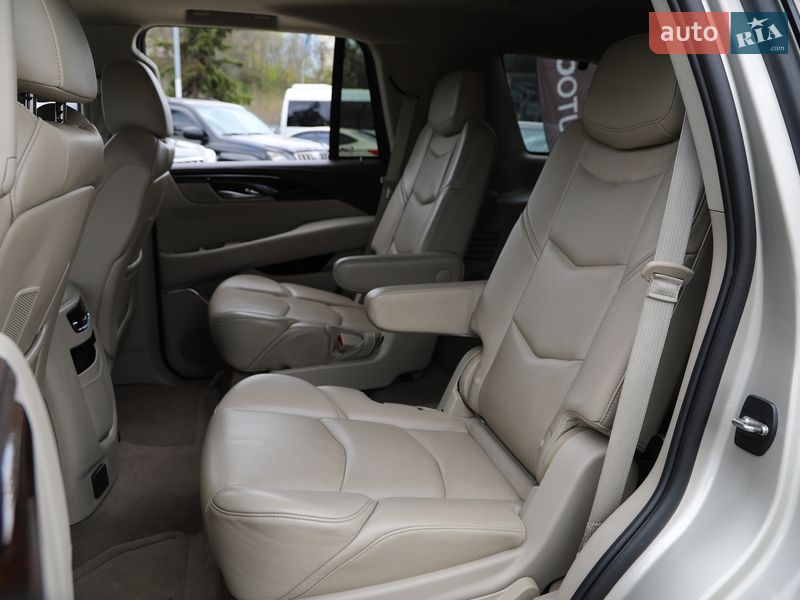 Позашляховик / Кросовер Cadillac Escalade 2014 в Харкові