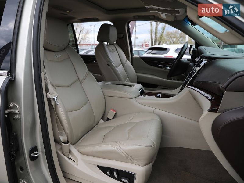 Позашляховик / Кросовер Cadillac Escalade 2014 в Харкові