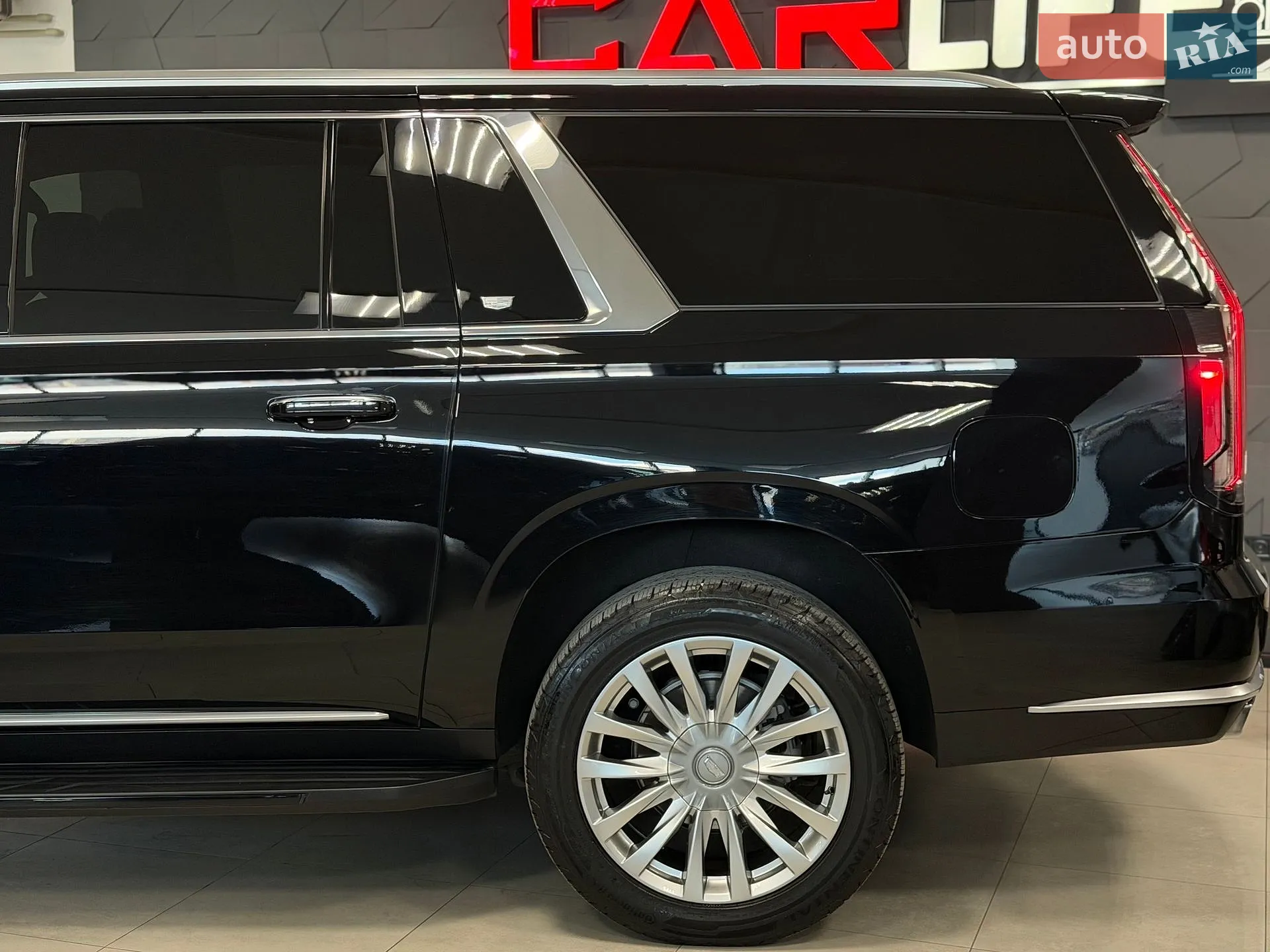 2023 Cadillac Escalade - мініатюра 23