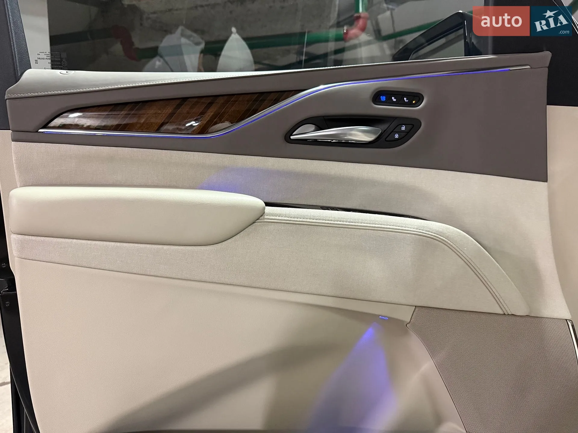 2022 Cadillac Escalade - мініатюра 28