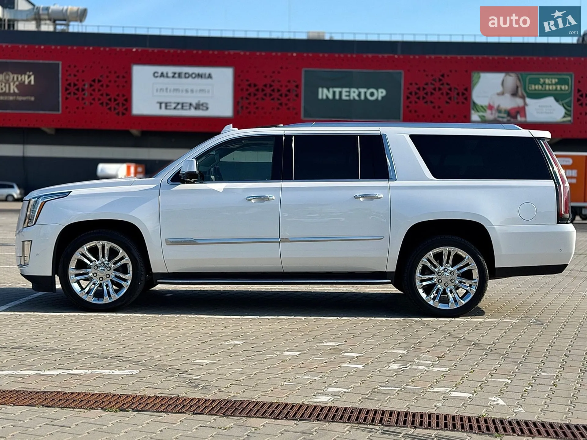 2018 Cadillac Escalade - мініатюра 14
