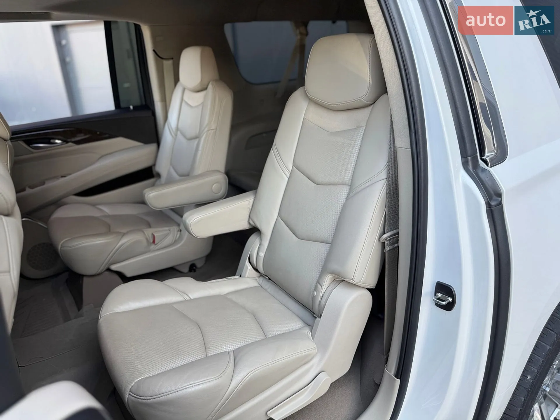 2018 Cadillac Escalade - мініатюра 34