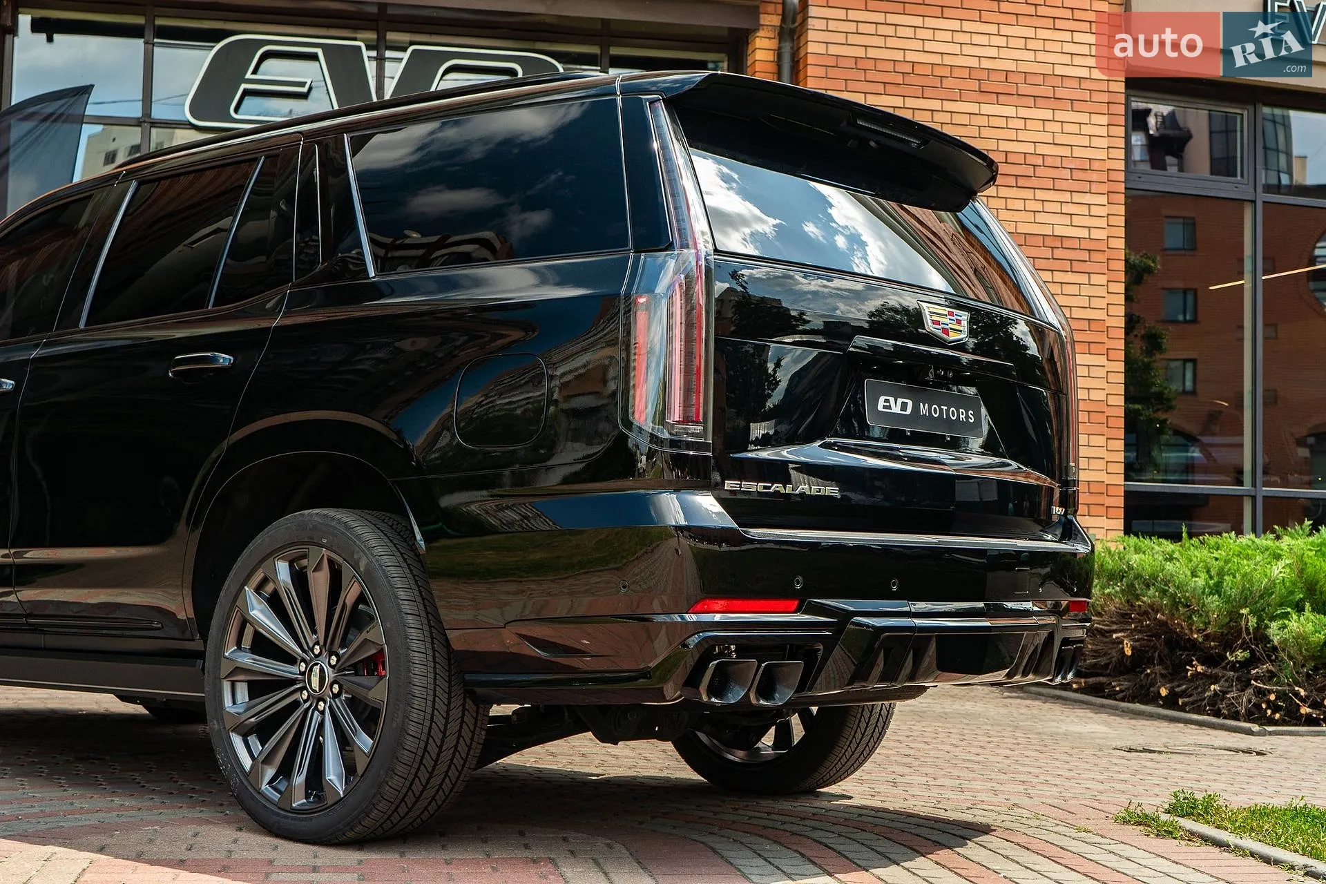 2026 Cadillac Escalade - мініатюра 8