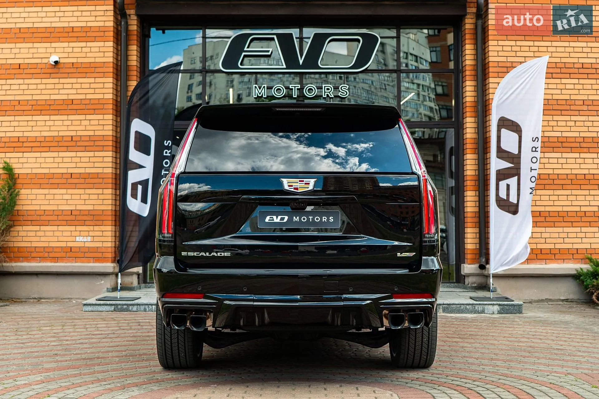 2026 Cadillac Escalade - мініатюра 10