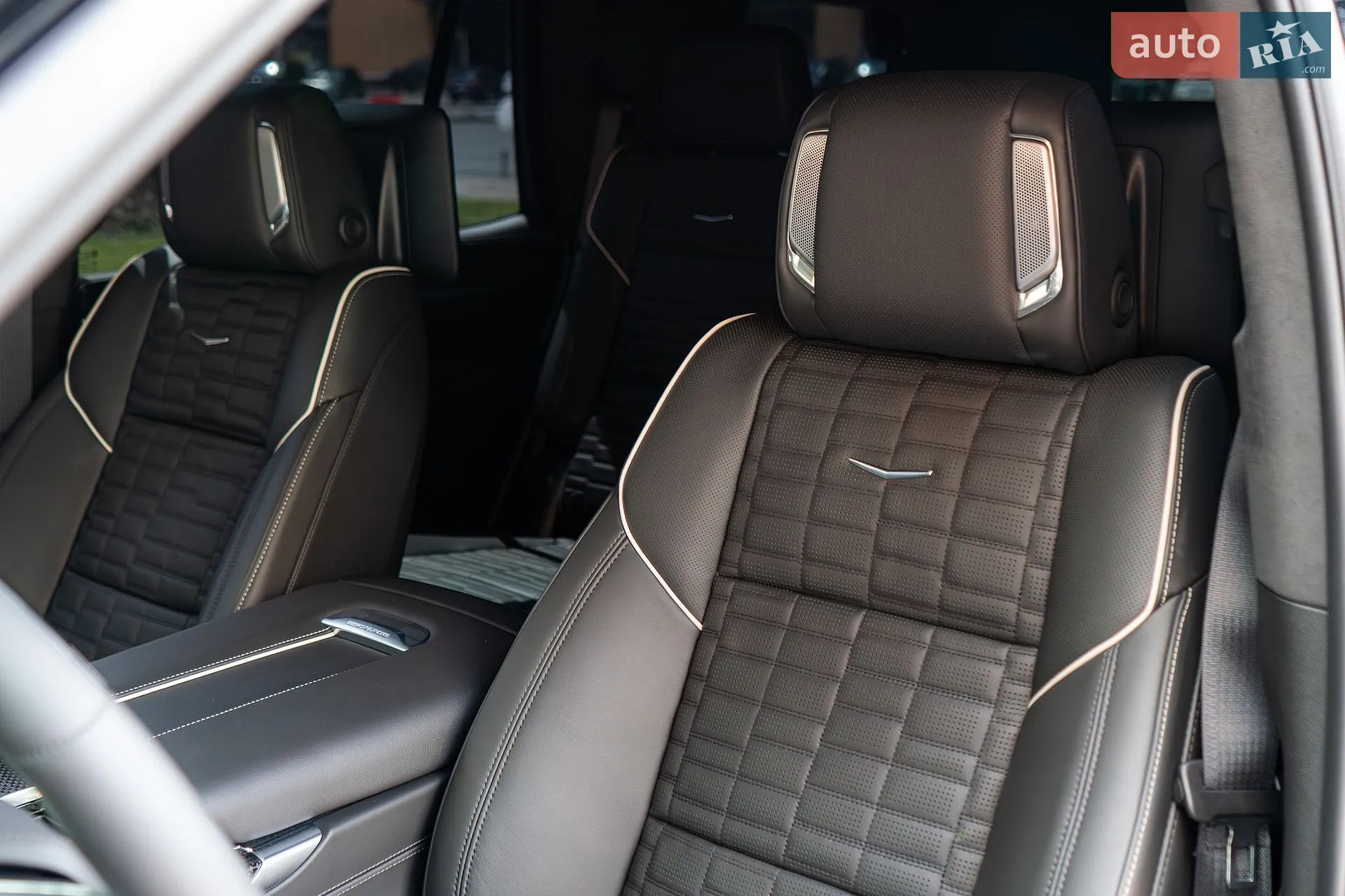 2026 Cadillac Escalade - мініатюра 36