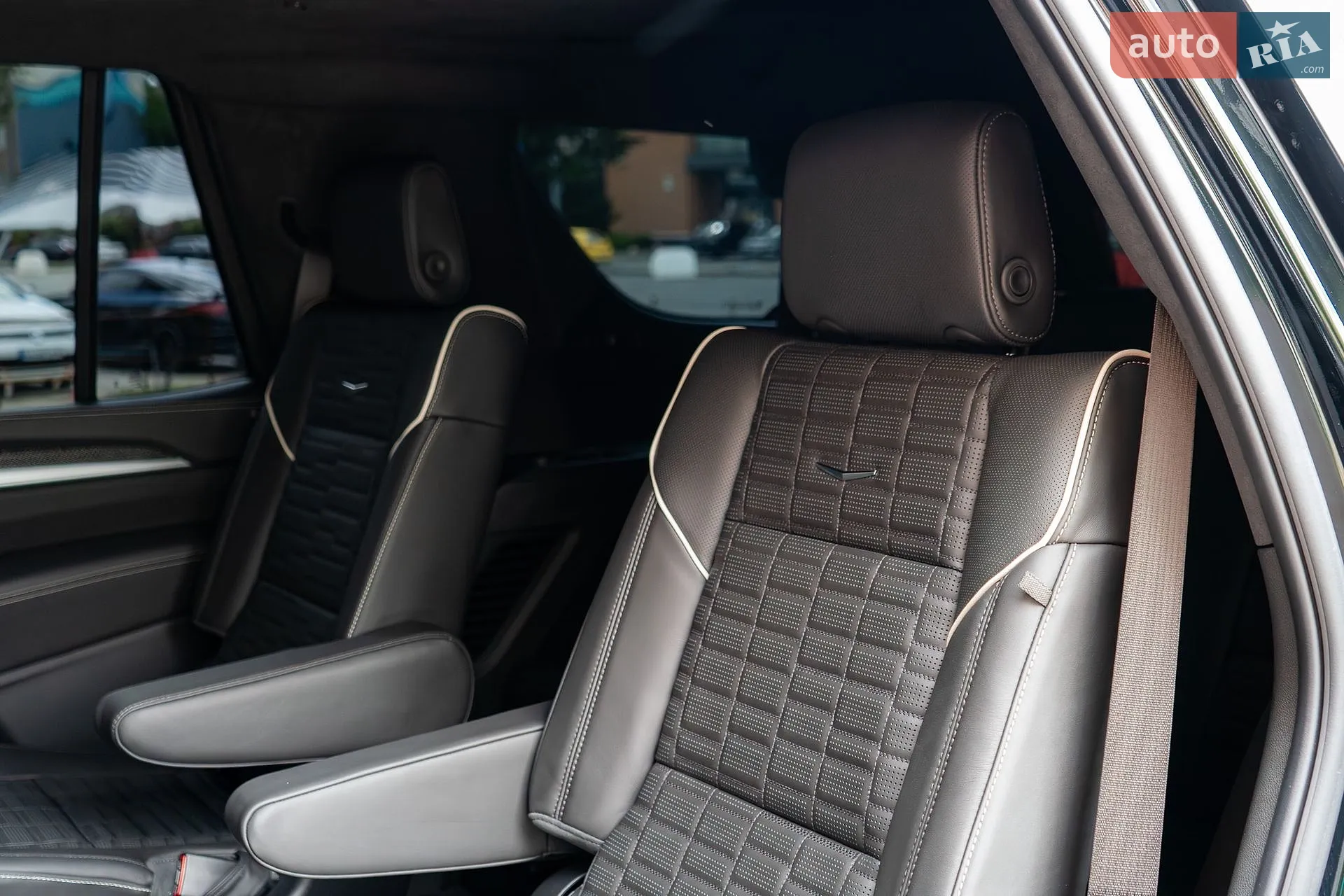 2026 Cadillac Escalade - мініатюра 62