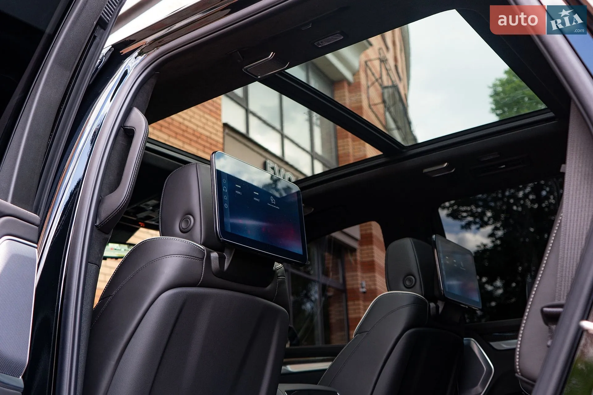 2026 Cadillac Escalade - мініатюра 63