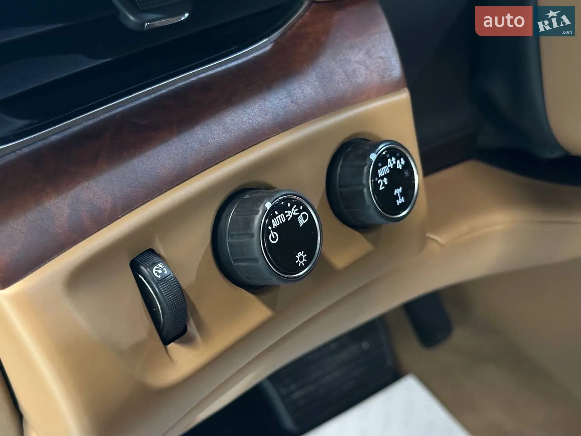 2017 Cadillac Escalade - мініатюра 18