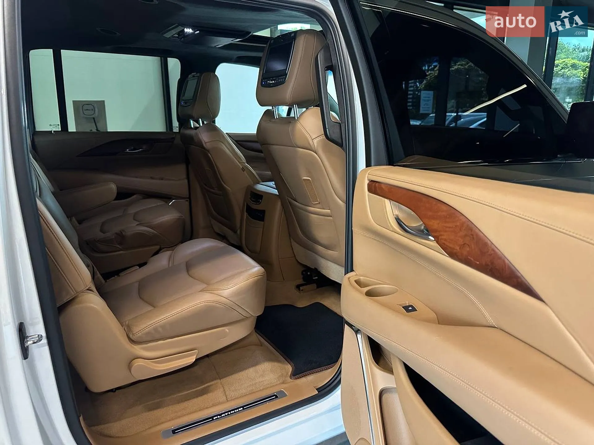 2017 Cadillac Escalade - мініатюра 37