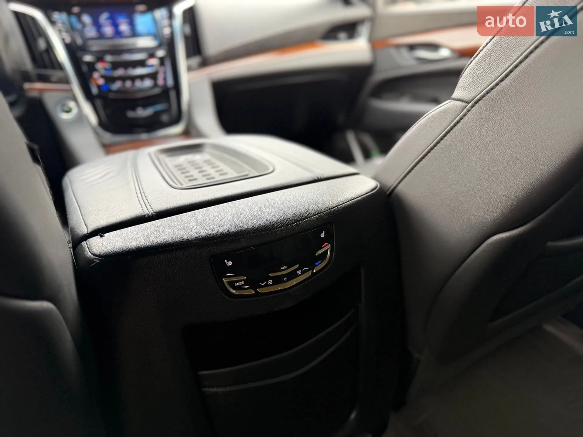 2017 Cadillac Escalade - мініатюра 24