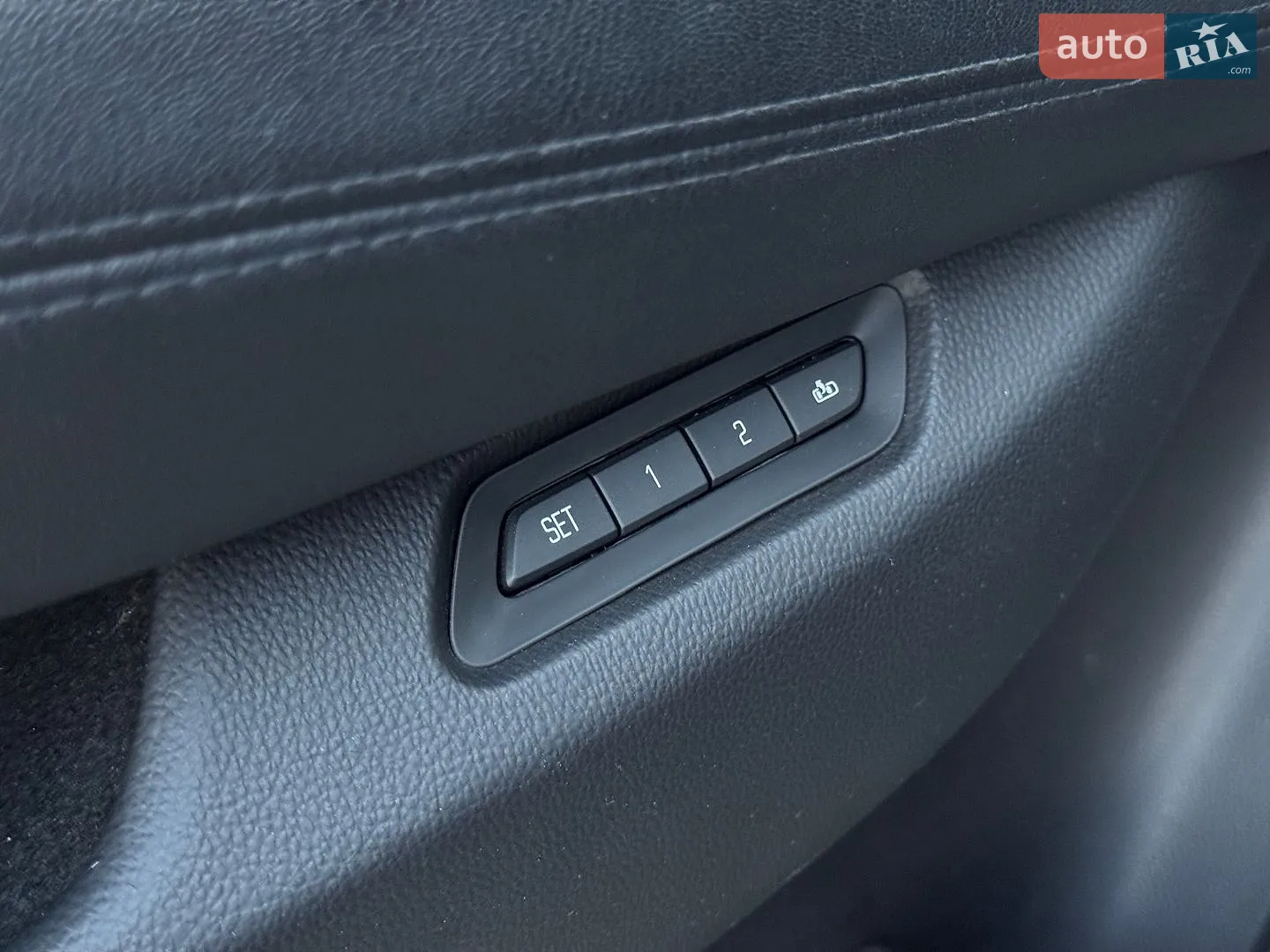 2014 Cadillac Escalade - мініатюра 15