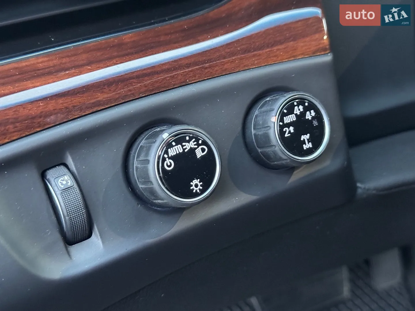 2014 Cadillac Escalade - мініатюра 17