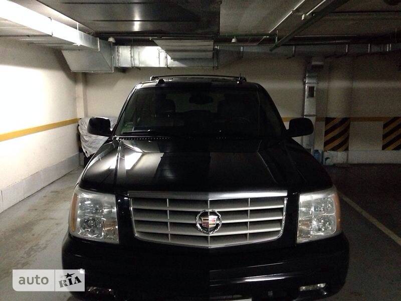 Внедорожник / Кроссовер Cadillac Escalade 2004 в Киеве