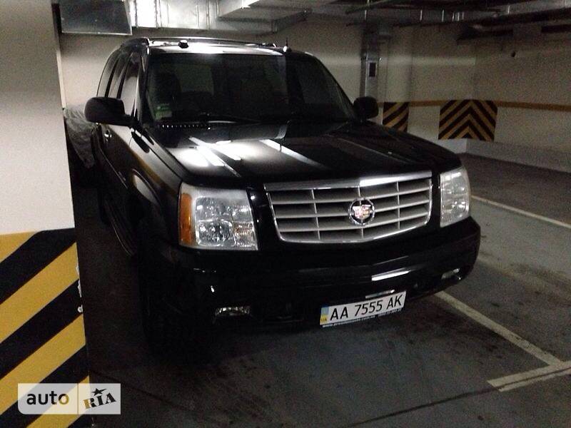 Внедорожник / Кроссовер Cadillac Escalade 2004 в Киеве
