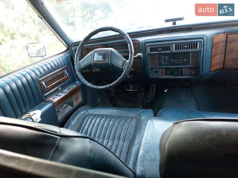 Лімузин Cadillac Fleetwood 1988 в Києві