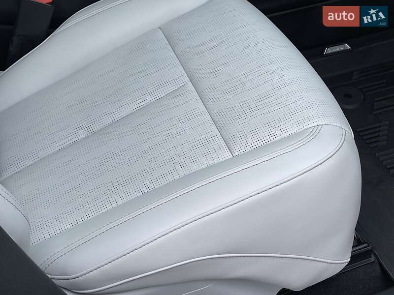 Внедорожник / Кроссовер Cadillac Lyriq 2023 в Киеве