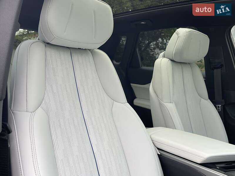 Внедорожник / Кроссовер Cadillac Lyriq 2023 в Киеве