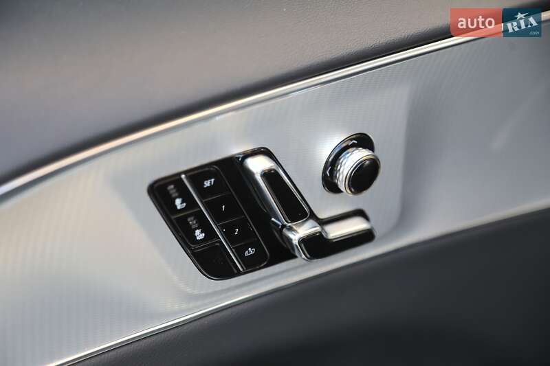 Внедорожник / Кроссовер Cadillac Lyriq 2024 в Харькове