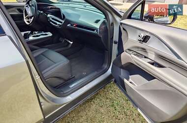 Фастбэк Cadillac Lyriq 2023 в 