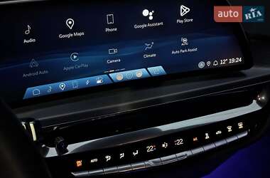 Внедорожник / Кроссовер Cadillac Lyriq 2024 в 