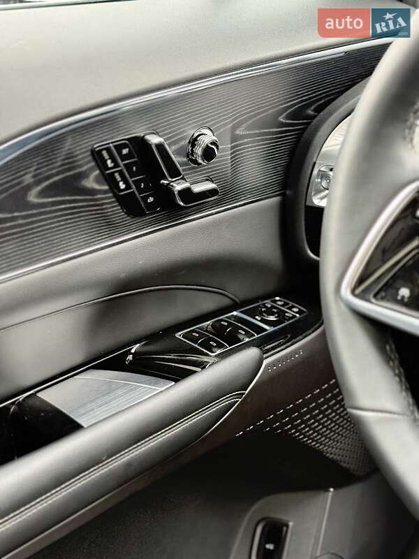 Внедорожник / Кроссовер Cadillac Lyriq 2023 в Киеве