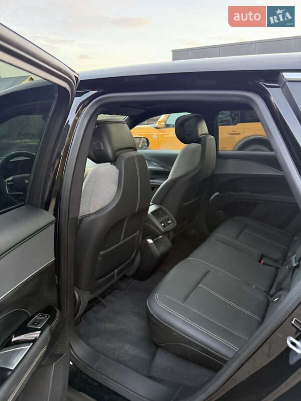 Позашляховик / Кросовер Cadillac Lyriq 2023 в Володимирі фото 23 Позашляховик / Кросовер Cadillac Lyriq 2023 в Володимирі