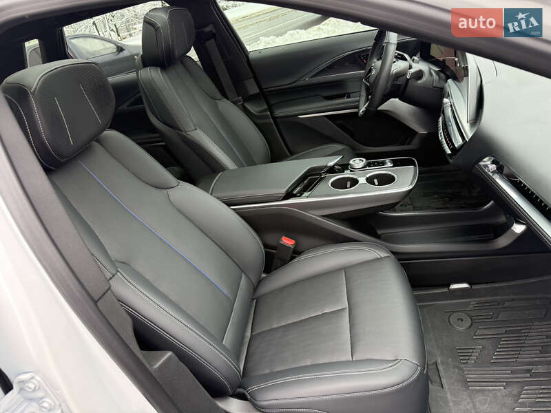 Лифтбек Cadillac Lyriq 2024 в Львове