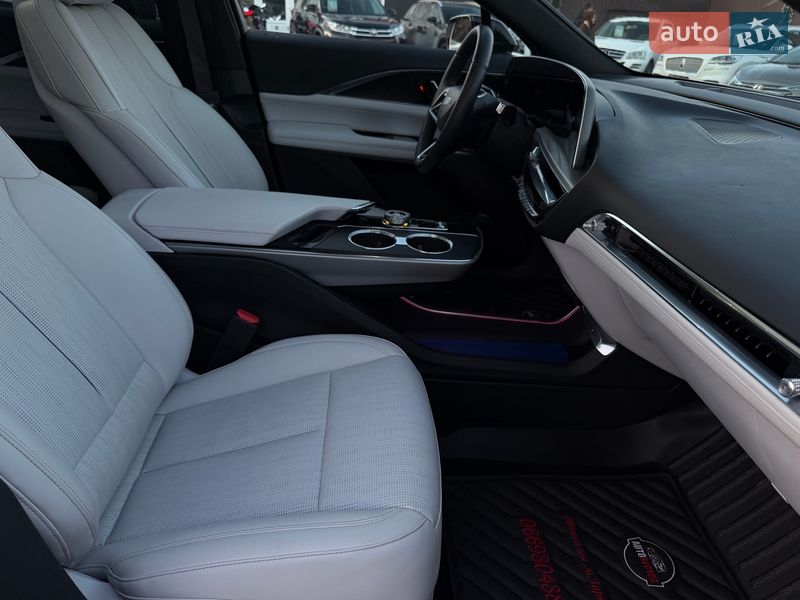 Внедорожник / Кроссовер Cadillac Lyriq 2023 в Харькове