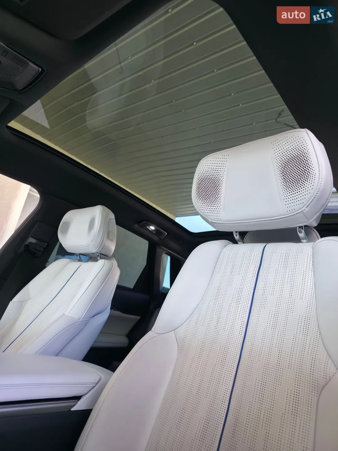 2022 Cadillac Lyriq - мініатюра 15
