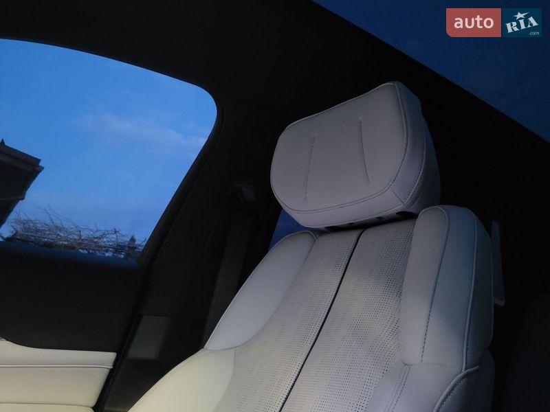 Внедорожник / Кроссовер Cadillac Lyriq 2024 в Киеве