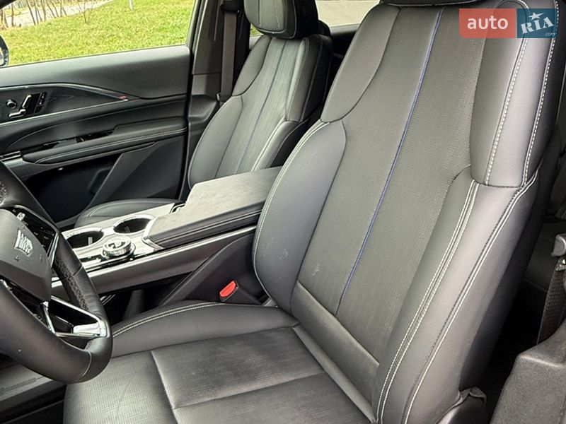 Внедорожник / Кроссовер Cadillac Lyriq 2024 в Новояворовске