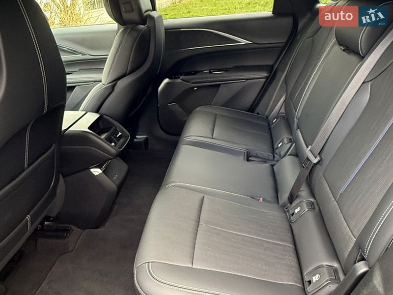 Внедорожник / Кроссовер Cadillac Lyriq 2024 в Новояворовске